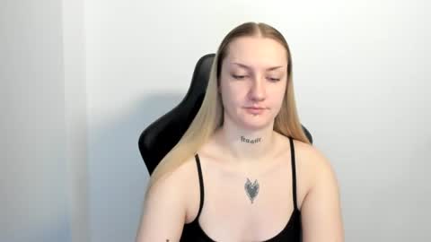 Snapshot of alexafragile chatting on July 3, 10:54 am Alexa online show from July 3, 10:54 am