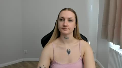 Snapshot of alexafragile chatting on July 10, 2:52 pm Alexa online show from July 10, 2:52 pm