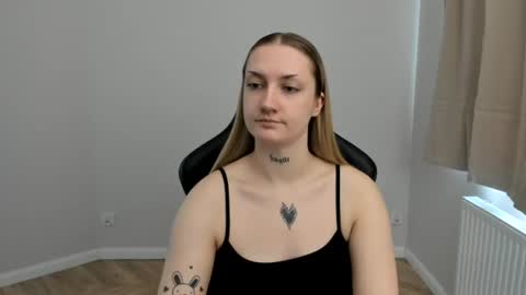 Snapshot of alexafragile chatting on July 11, 9:23 am Alexa online show from July 11, 9:23 am