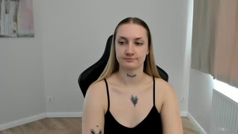 Snapshot of alexafragile chatting on July 17, 12:56 pm Alexa online show from July 17, 12:56 pm
