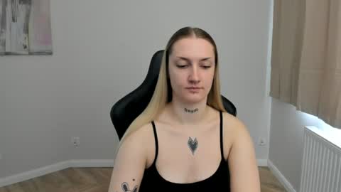 Snapshot of alexafragile chatting on July 22, 12:19 pm Alexa online show from July 22, 12:19 pm