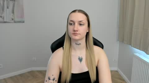 Snapshot of alexafragile chatting on July 25, 4:15 pm Alexa online show from July 25, 4:15 pm