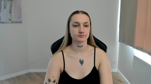 Snapshot of alexafragile chatting on July 28, 11:17 am Alexa online show from July 28, 11:17 am