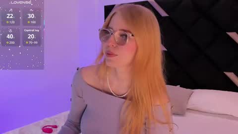 Snapshot of alexahandler chatting on September 16, 4:02 am Alexa Handler online show from September 16, 4:02 am