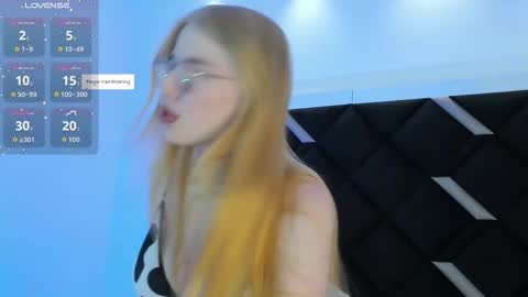 Snapshot of alexahandler chatting on December 5, 12:19 am Alexa Handler online show from December 5, 12:19 am