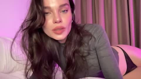 Snapshot of alexalex2095 chatting on March 6, 9:33 pm Ember Valentine online show from March 6, 9:33 pm