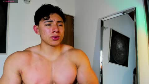 Snapshot of alexander_classy chatting on June 27, 11:32 pm Alex online show from June 27, 11:32 pm