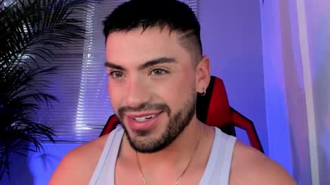 Snapshot of alexander_diiaz chatting on October 4, 12:58 pm Alexander Diaz online show from October 4, 12:58 pm