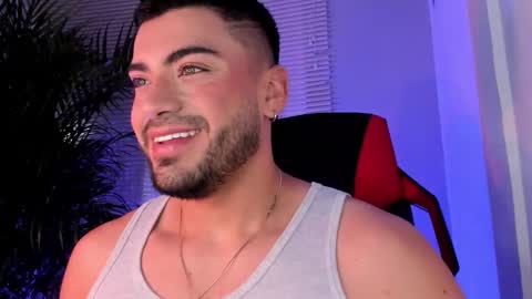 Snapshot of alexander_diiaz chatting on October 8, 12:03 pm Alexander Diaz online show from October 8, 12:03 pm