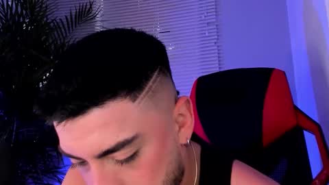 Snapshot of alexander_diiaz chatting on October 13, 12:16 pm Alexander Diaz online show from October 13, 12:16 pm