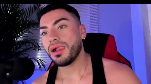 Snapshot of alexander_diiaz chatting on October 16, 3:13 pm Alexander Diaz online show from October 16, 3:13 pm