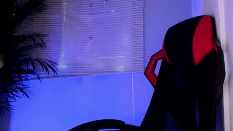 Snapshot of alexander_diiaz chatting on October 17, 8:33 pm Alexander Diaz online show from October 17, 8:33 pm