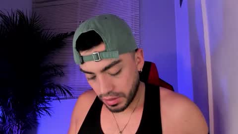 Snapshot of alexander_diiaz chatting on October 19, 12:22 am Alexander Diaz online show from October 19, 12:22 am