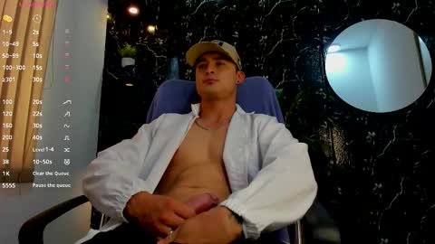 Snapshot of alexander_ferre chatting on October 4, 9:02 pm Alexander online show from October 4, 9:02 pm