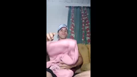 Snapshot of alexander_golden chatting on December 4, 2:54 am alexander_golden online show from December 4, 2:54 am