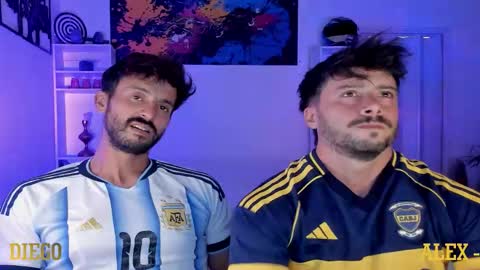 Snapshot of alexanderjaz chatting on December 20, 3:52 pm Alexander Jaz online show from December 20, 3:52 pm