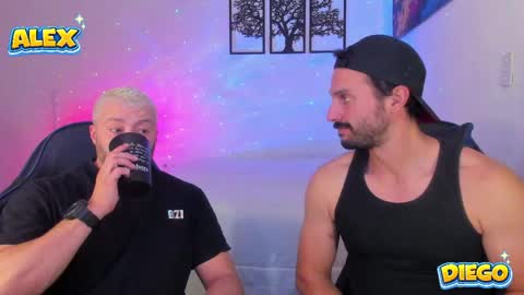 Snapshot of alexanderjaz chatting on May 8, 10:59 pm Alexander Jaz online show from May 8, 10:59 pm