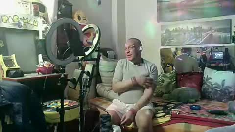 Snapshot of alexanderpatras chatting on February 4, 1:02 am Alexander online show from February 4, 1:02 am