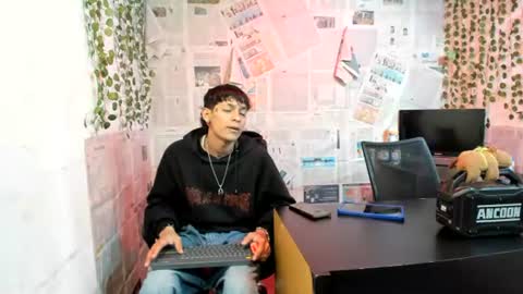 Snapshot of alexandluke1 chatting on July 18, 1:37 pm chicos hot online show from July 18, 1:37 pm