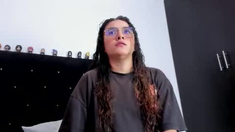 Snapshot of alexandra_clauss chatting on March 19, 4:33 pm alexandra clauss online show from March 19, 4:33 pm