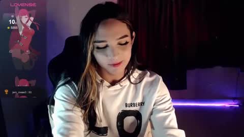 Snapshot of alexandre_chuad chatting on December 16, 8:20 am Alexa online show from December 16, 8:20 am