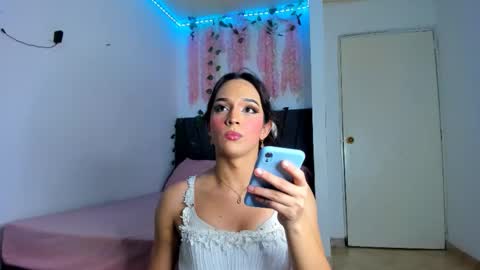 Snapshot of alexandre_chuad chatting on December 16, 9:47 am Alexa online show from December 16, 9:47 am