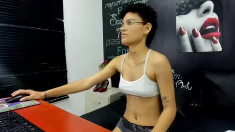 alexanndra_0 online show from June 25, 3:27 pm