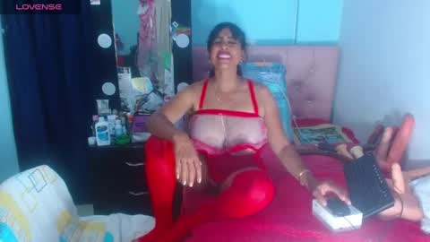 Snapshot of alexaqueenn chatting on May 16, 11:46 pm alexaqueenn online show from May 16, 11:46 pm