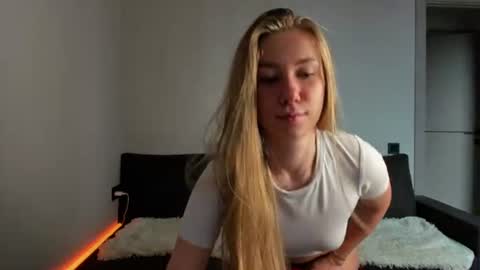 Snapshot of alexarti chatting on July 11, 5:10 am Alex online show from July 11, 5:10 am