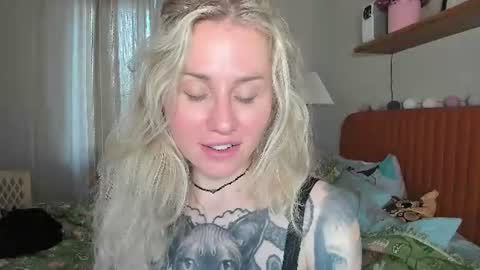 Snapshot of alexarush chatting on August 4, 6:10 pm alexarush online show from August 4, 6:10 pm