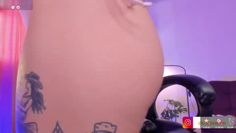 alexawarren_ online show from July 10, 8:00 pm