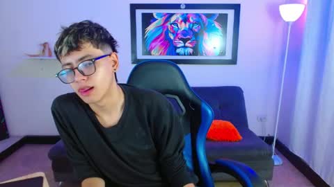 Snapshot of alexcum_18 chatting on May 4, 1:18 pm alex online show from May 4, 1:18 pm