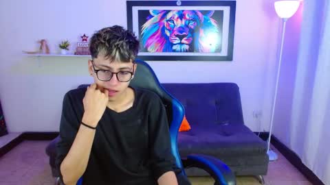 Snapshot of alexcum_18 chatting on May 5, 1:52 pm alex online show from May 5, 1:52 pm