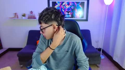 Snapshot of alexcum_18 chatting on May 8, 2:00 pm alex online show from May 8, 2:00 pm