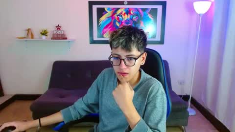 Snapshot of alexcum_18 chatting on May 11, 1:39 pm alex online show from May 11, 1:39 pm