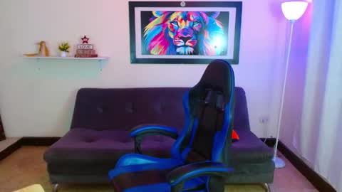 Snapshot of alexcum_18 chatting on May 11, 2:45 pm alex online show from May 11, 2:45 pm