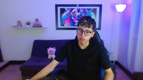 Snapshot of alexcum_18 chatting on May 14, 2:13 pm alex online show from May 14, 2:13 pm