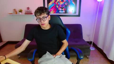 Snapshot of alexcum_18 chatting on May 25, 1:50 pm alex online show from May 25, 1:50 pm