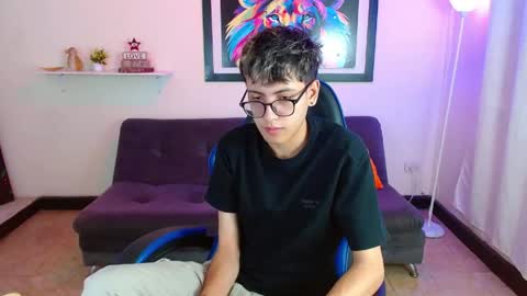 Snapshot of alexcum_18 chatting on May 26, 2:24 pm alex online show from May 26, 2:24 pm