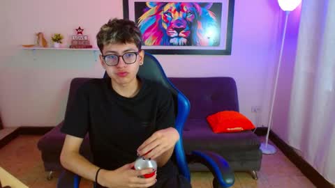 Snapshot of alexcum_18 chatting on May 27, 1:41 pm alex online show from May 27, 1:41 pm