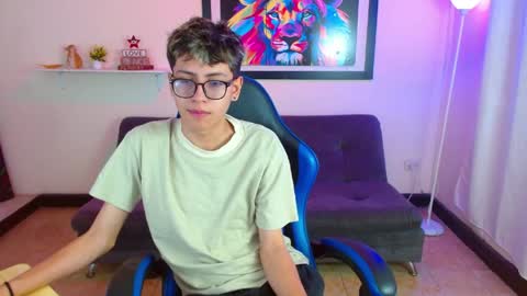 Snapshot of alexcum_18 chatting on May 28, 1:52 pm alex online show from May 28, 1:52 pm