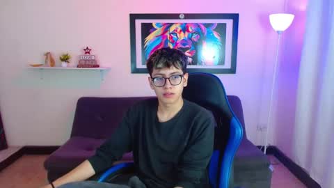 Snapshot of alexcum_18 chatting on June 3, 2:19 pm alex online show from June 3, 2:19 pm