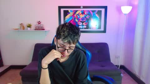 Snapshot of alexcum_18 chatting on June 3, 2:33 pm alex online show from June 3, 2:33 pm