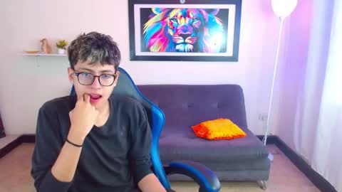 Snapshot of alexcum_18 chatting on June 5, 2:01 pm alex online show from June 5, 2:01 pm