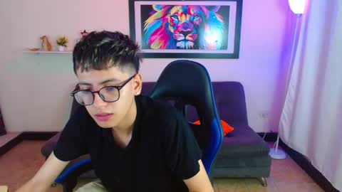 Snapshot of alexcum_18 chatting on June 9, 1:56 pm alex online show from June 9, 1:56 pm