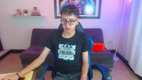 Snapshot of alexcum_18 chatting on June 10, 2:27 pm alex online show from June 10, 2:27 pm