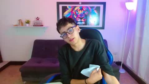 Snapshot of alexcum_18 chatting on June 17, 2:18 pm alex online show from June 17, 2:18 pm
