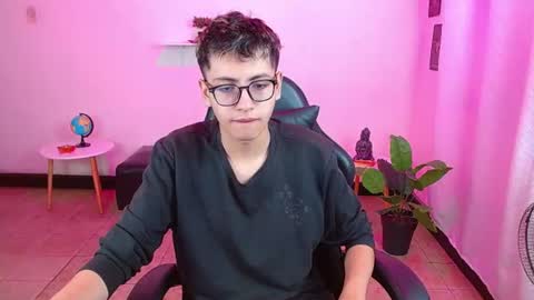 Snapshot of alexcum_18 chatting on June 18, 3:38 pm alex online show from June 18, 3:38 pm
