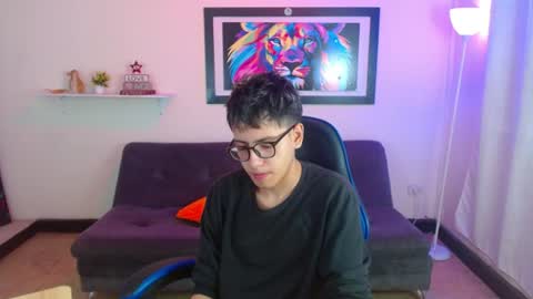 Snapshot of alexcum_18 chatting on June 19, 2:43 pm alex online show from June 19, 2:43 pm
