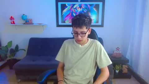 Snapshot of alexcum_18 chatting on June 27, 2:23 pm alex online show from June 27, 2:23 pm